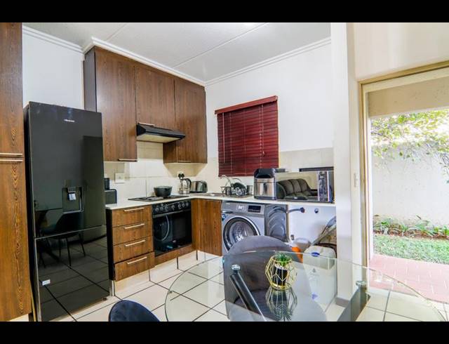 1 BEDROOM APARTMENT FOR SALE IN LONEHILL